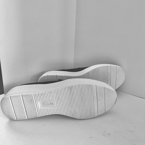 New Clarks 8.5 Ultra Comfort Black w/White Bottoms - Picture 5 of 8